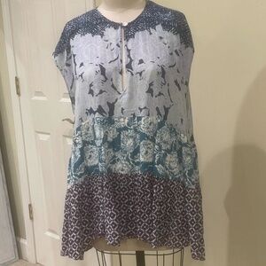 Free People Women’s size Large Key Hole Front Oversized Flowy Tiered Boho Blouse